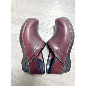 Dansko Professional Stapled Womens Size 8-8.5 EU39 Cordovan Cabrio Leather Clogs